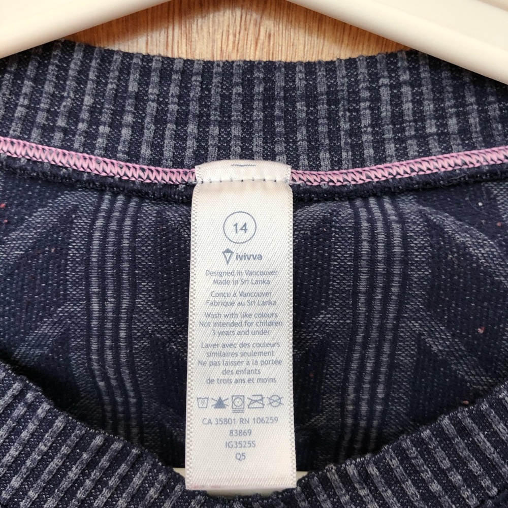 Ivivva Lululemon Fly Tech Long Sleeve Navy Shirt - Picture 4 of 4